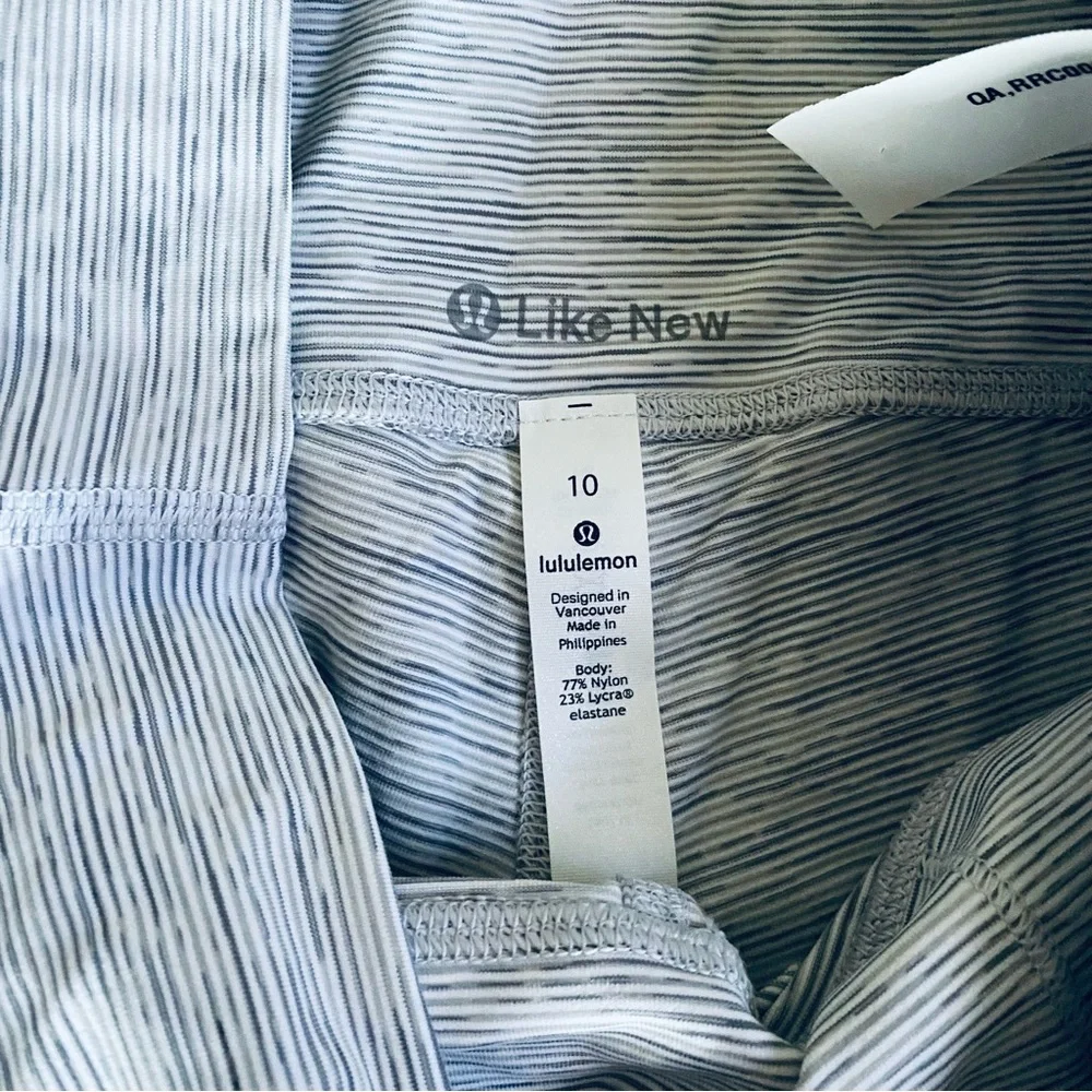 Lululemon Like New light gray striped cropped leggings